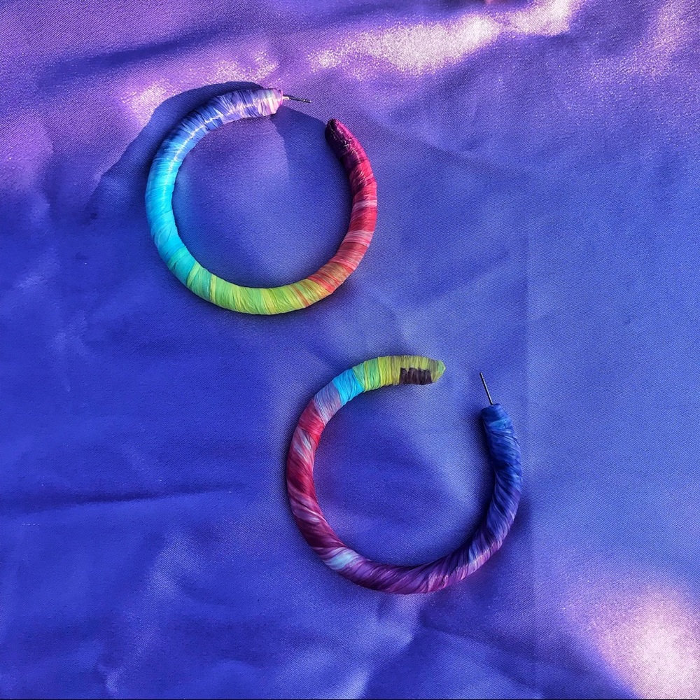 COLORFUL HOOP EARRINGS